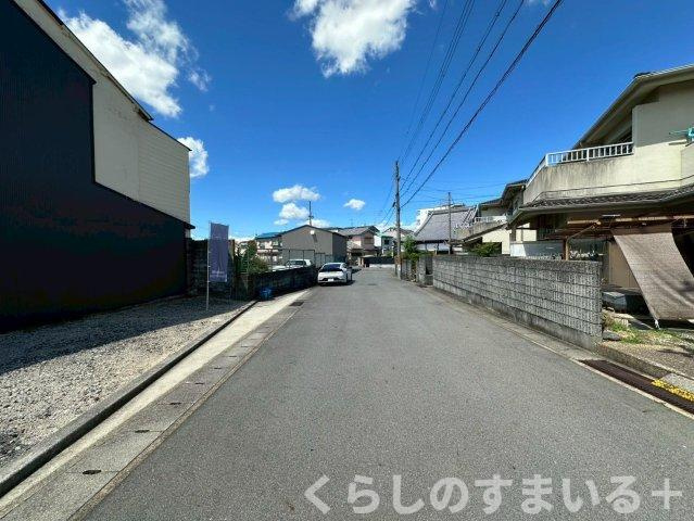 前面道路含む現地写真です