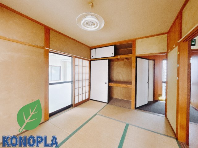 ■和室｜意外と場所をとるアイロンがけや、お洗濯物を畳むときにも広々と使うことができ、ちょっと一休みしたいとき、すぐに横になれるのも魅力です♪