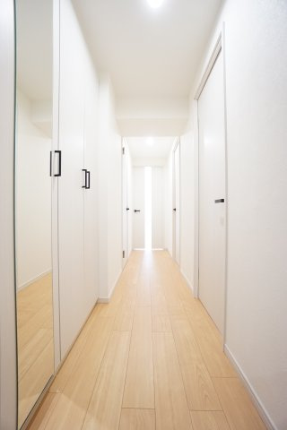 姿見鏡付きのシューズボックスです！