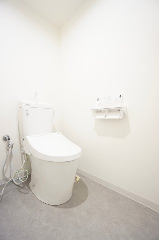 温水洗浄便座付きトイレ交換済み！節水型でお水の節約に♪
