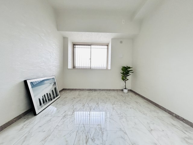 ☆Bed　Room☆シンプルにデザインされた室内は家具やレイアウトでお好みの空間を創り上げられます。