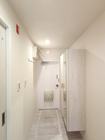 【玄関】　清潔感のある玄関で、お客様を気持ちよくお迎えします。