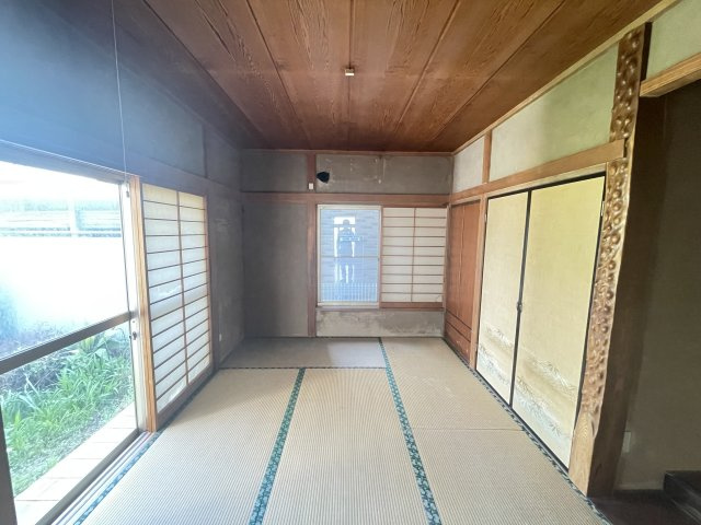 庭横の6帖和室です。庭側から陽が良く差し込みます。