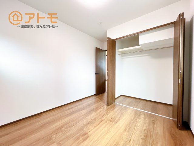 広々使える収納付きの洋室です♪