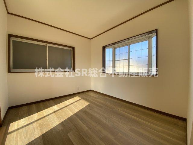 2面採光の明るいお部屋です！寝室にいかがでしょうか。