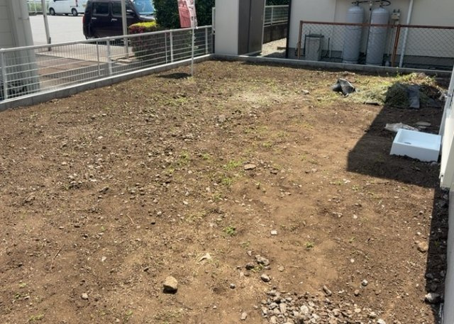 庭があることでガーデニングや家庭菜園はもちろん、こどもの遊び場やペットを放して遊ぶことができます。また、家の周囲に余裕があるということです。隣地との間があれば、十分な日当たりと、風通しが確保できます。