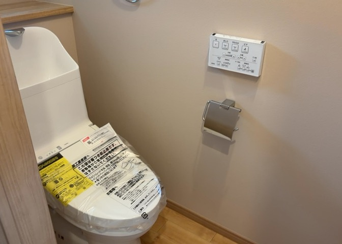 トイレは大きさや形、機能、抗菌性などが異なる多種多彩なタイプが各メーカーから出ています。それぞれに良さがあるため、事前にどういったタイプのトイレがいいのかをご家庭内で決めて、内見に行くといいでしょう。