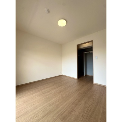 約5.7帖の洋室。WTCでリビングと繋がりのあるお部屋です☆*