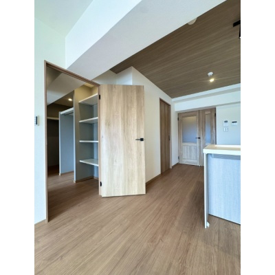 建具も床もナチュラルで、全体がすっきりまとまっています♪