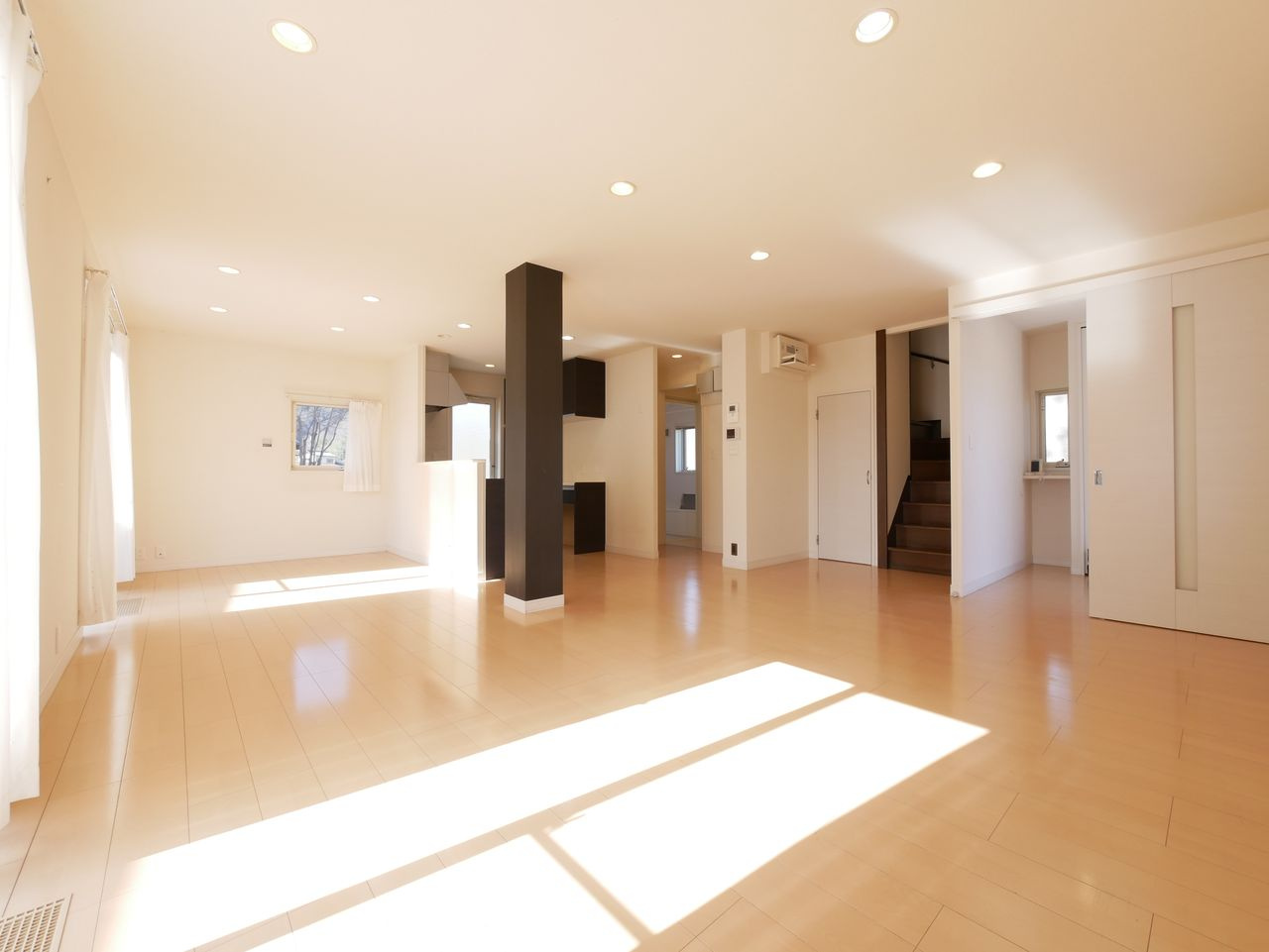 19.8帖の広々リビング　全室クロス張替え予定