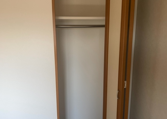 デザイン性を重視しすぎて収納が少なかった！なんてことにならないため、事前に現地で収納の数を確認しておくことをお勧めします。クローゼット以外にも床下収納や屋根裏収納、パントリーなどもチェックしましょう。