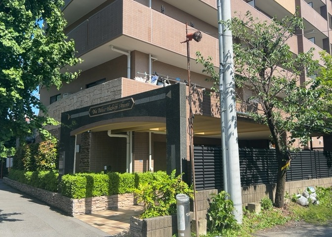 外観はマンション管理がされているかの目安になります。築年数が古いと、壁面は劣化してひび割れが生じることも！建物が古びていても細かいところが修繕されていると、きちんと管理されているなぁと感じるでしょう。