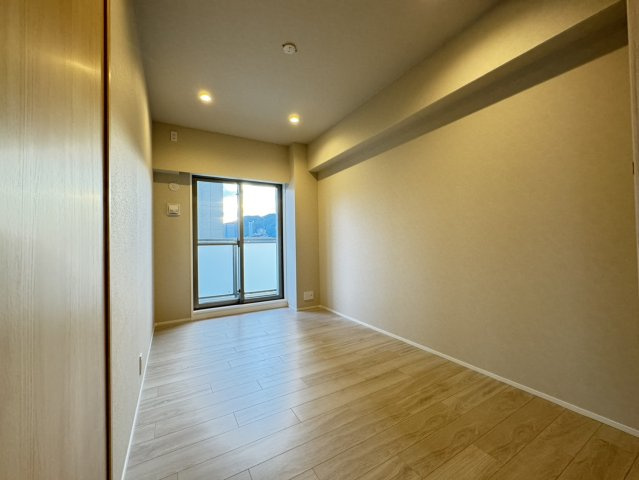 ワックスがけが不要なフロアで、日頃のお手入れもカンタン。また、表面に安全性の高い抗菌処理を施し、各種細菌の繁殖を抑制します。床を清掃に保ち、お子様やお年寄りのいるご家庭も安心です。