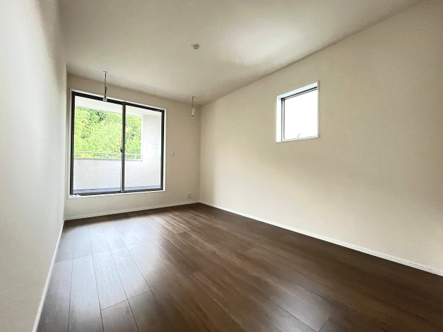 現地写真。2階主寝室です。
