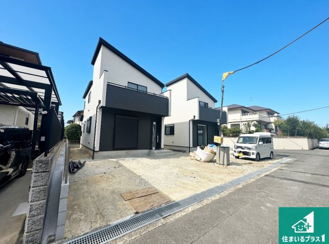 周辺は落ち着いた街並みの住宅地！子育てがしやすい住環境です！まだ未完成ですが、現地でしかわからない事もございます。是非一度ご覧ください。