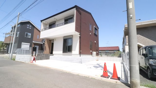 日々の喧騒から離れ、静けさと安心感に包まれる閑静な住宅街。家族の時間をゆったりと過ごせる理想の住環境です
