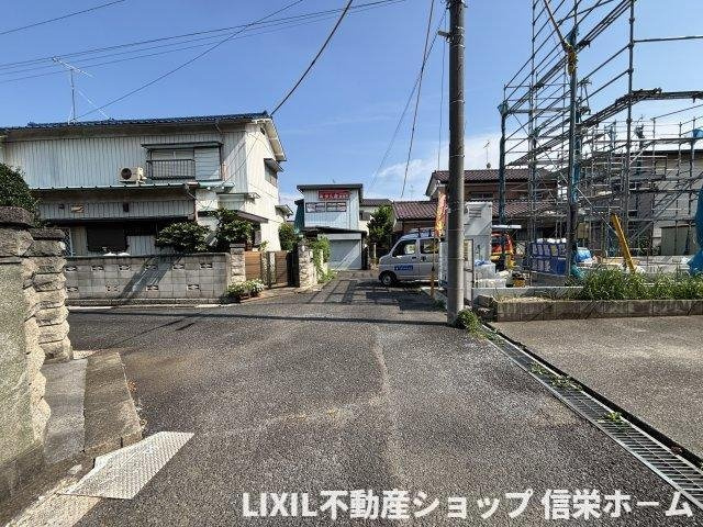 北側から見た前面道路
