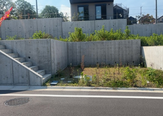 販売されている全ての土地が、宅地用の土地であるとは限りません。都市計画法に基づき、基本的に住宅を建てることができるのは土地計画区であることに加え、市街化区域として定められている地域のみとなっています。