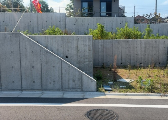 家を建てる前提で土地を探している場合、地盤の丈夫さは譲れない条件の一つです。地盤が脆弱だと追加工事が必要となります。また、過去に地盤沈下や液状化現象を起こした土地は、できるだけ避けた方がいいでしょう。
