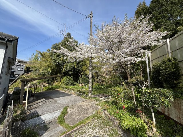 広いお庭は子様やペットの遊び場などにも◎