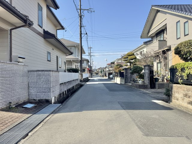 前面道路西側を向いて撮影しました。