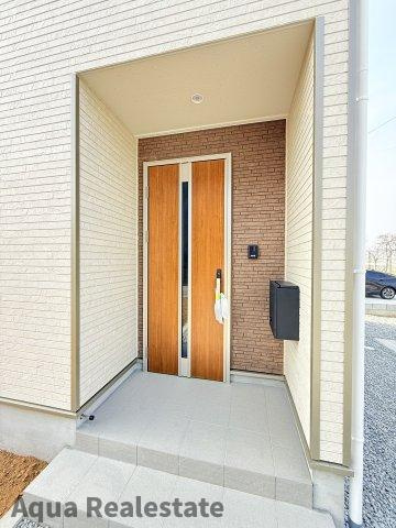 収納もある玄関です