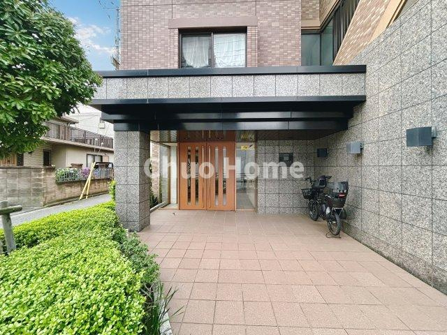 【エントランス】マンションのエントランスは、その物件の印象を決める、顔とも言える場所です。毎日通る場所ですからきれいなのが一番です。