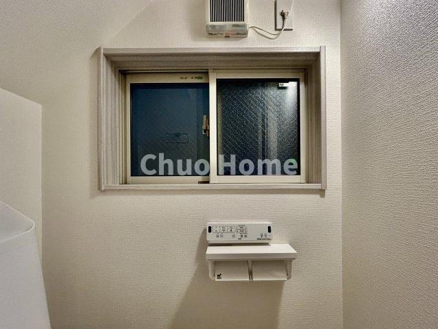 【ウォシュレット】清潔に使いたいお手洗いには最適な設備です。もちろんウォームレットも標準装備です。