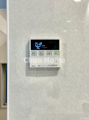【給湯リモコン】外での一日を忘れさせてくれるオートバス機能でお好みの湯量・温度に調整された浴槽。