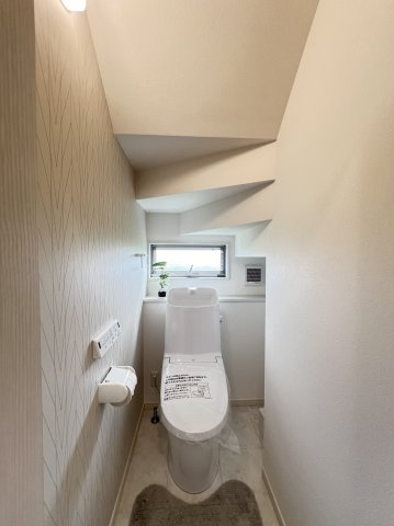 温水洗浄便座付きトイレ