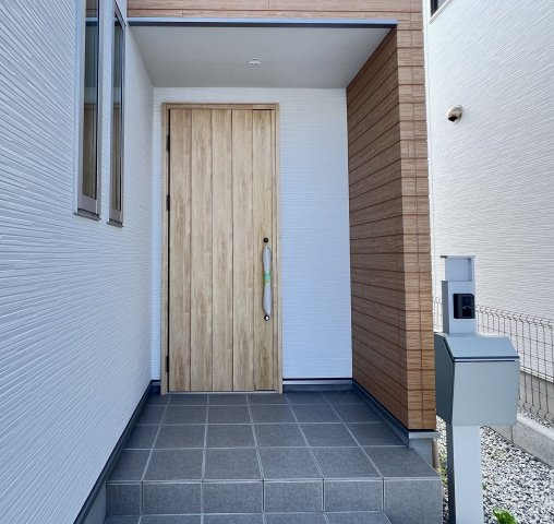 　洋風のお洒落な玄関ドアです！