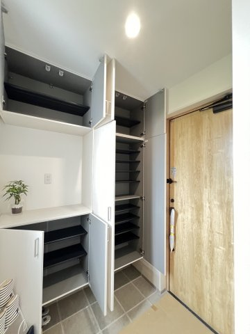 大容量のシューズボックス付き