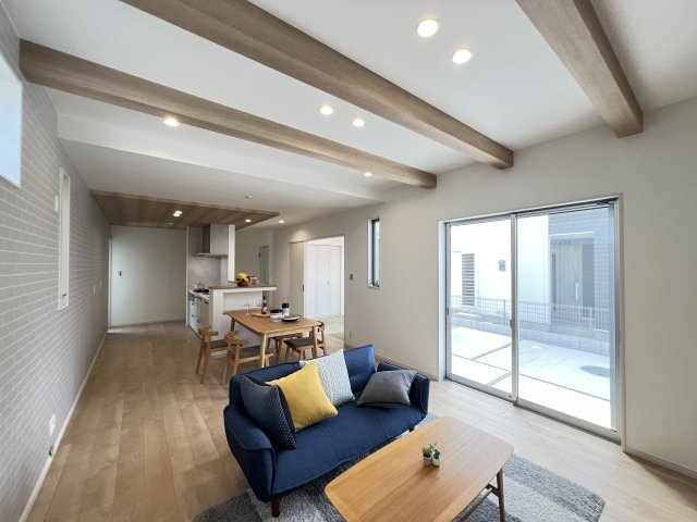 天井に見せ梁があって木の温もりを感じる空間です！