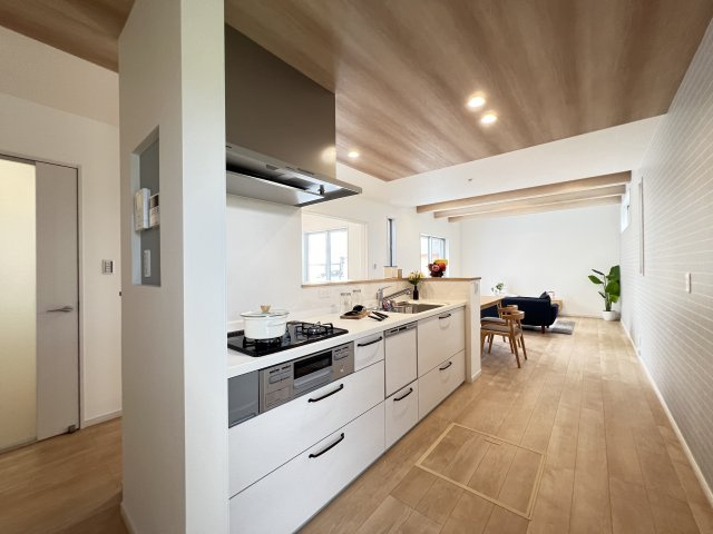 料理をしているときに圧迫感がなく家族との会話を楽しめます