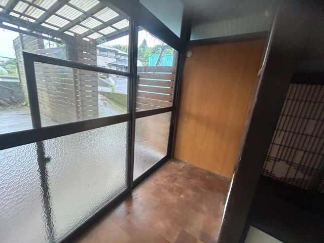 窓の先はテラスになっています