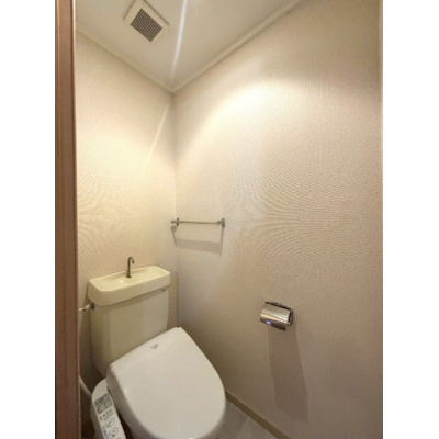 快適なウォシュレット付きトイレを完備◎