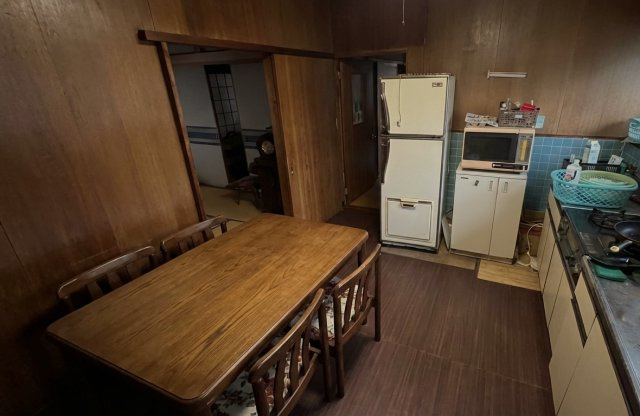 ダイニングテーブルを置いても、家事動線を妨げないゆとりがあります。