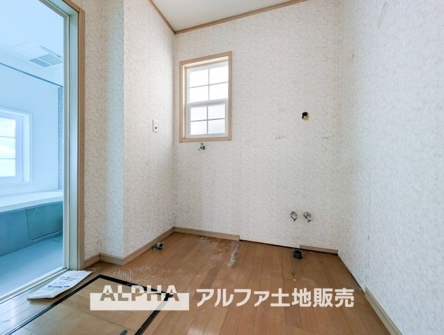 【Bath　room】　◆バスルーム◆一日の疲れをゆっくり癒せる落ち着いたバスルーム。浴室乾燥機付きで天候を気にせず洗濯でき、毎日の暮らしにも便利な空間です。