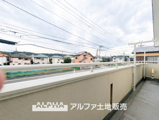【Sunny　Space】　◆暮らしに広がりを◆陽当たりに配慮されたバルコニーは、洗濯物も乾きやすく、外の景色を眺めながらゆったり過ごせる場所になっています。