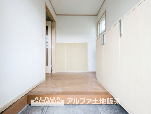 【Welcome　Space】　◆玄関◆帰宅時にほっとできる、穏やかな空気感の玄関。整った空間が日々の切り替えを自然にサポートし、来客時にも好印象を与えます。