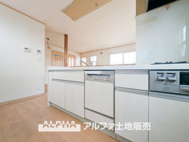 【Daily　Comfort】　◆毎日を整える空間◆使いやすさに配慮されたキッチンは、料理をする時間まで楽しく感じられる場所。暮らしのリズムに自然と馴染み、心地よい日常を演出します。
