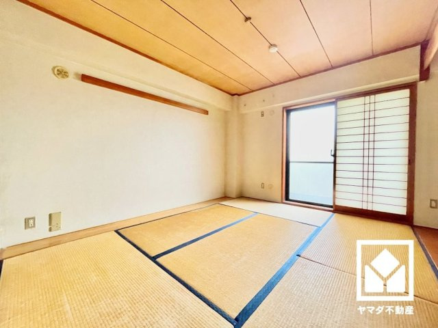 約7.1帖の和室です。リビングに隣接しており、一体でのご利用も可能です。