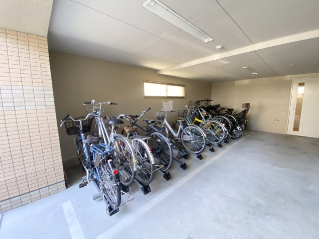 区分けされた駐輪場のためゆとりもあり自転車も出しやすそうです♪　