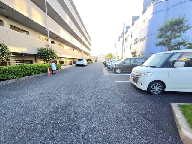 使い勝手の良い、平面駐車場です