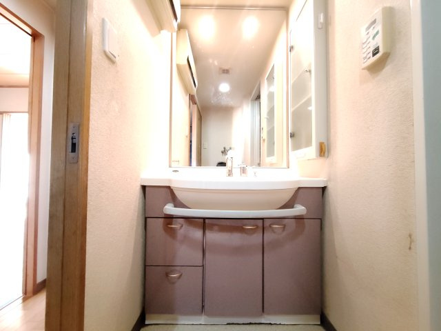 独立洗面台で身支度をすべて済ませてしまいましょう