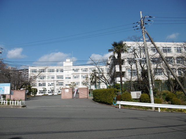 高槻市立第八中学校（徒歩約16分）