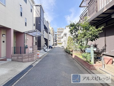 前面道路含む現地写真です