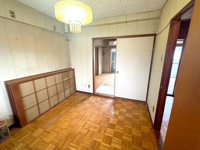 隣室との移動もスムーズな開放感ある室内動線。
