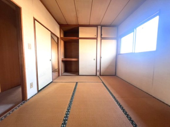 2F畳の上でゆっくりとくつろげる和室です