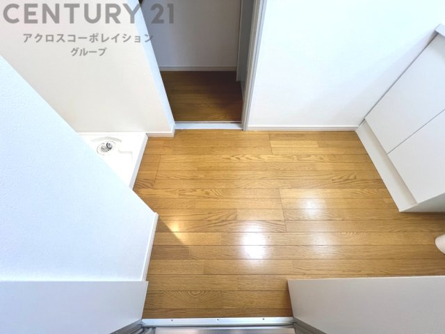 衣服の収納や脱ぎ着や整理整頓がしやすく、湿った衣類を乾燥させるスペースがありカビや臭いの発生を防ぎます。床の汚れを他の部屋に持ち込まず清潔を保つことができます。また快適な入浴環境の整備にも役立ちます。